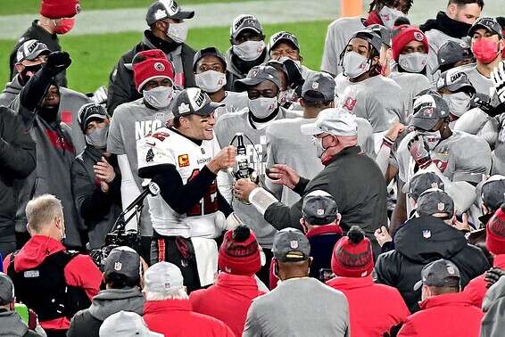 בריידי והחברים חוגגים את העלייה לסופר בול // צילום: USA TODAY Sports